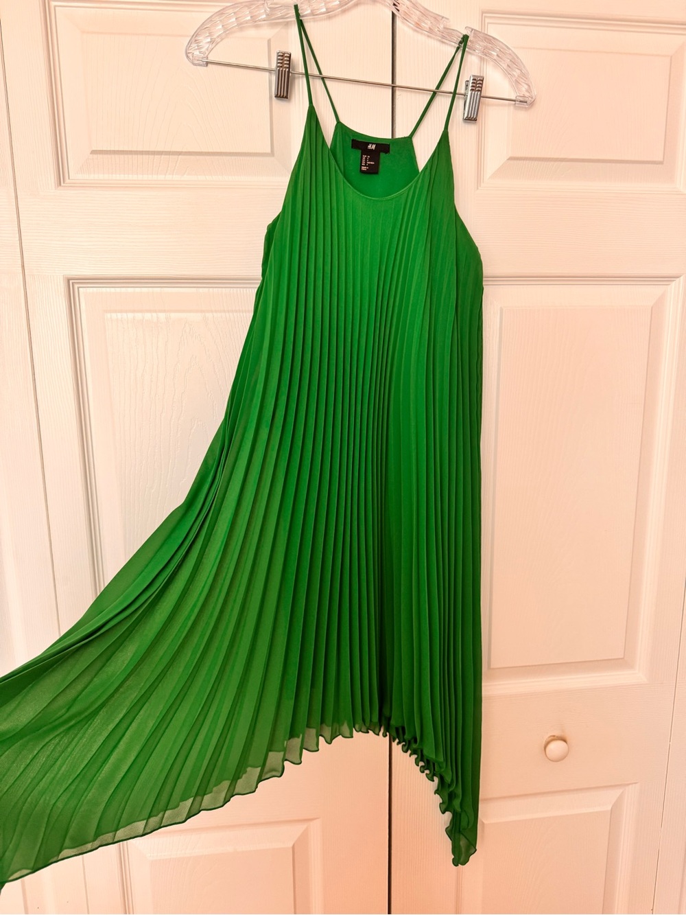 Green Pleated A-Line Spaghetti Strap Dress